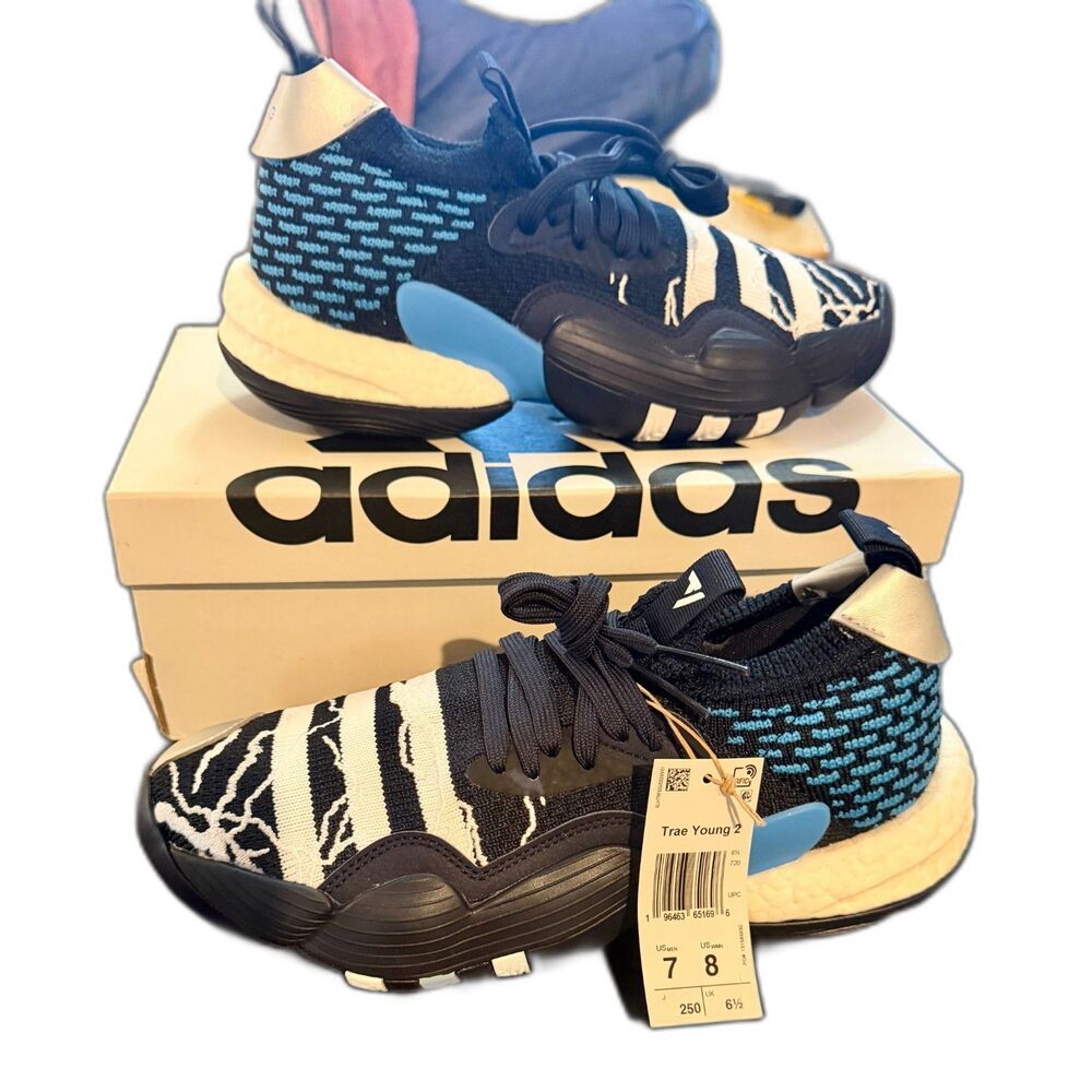 Adidas Trae Young 2.0 Basketball Senakers Blue Mens Size 7 Wmns Size 8 NWB